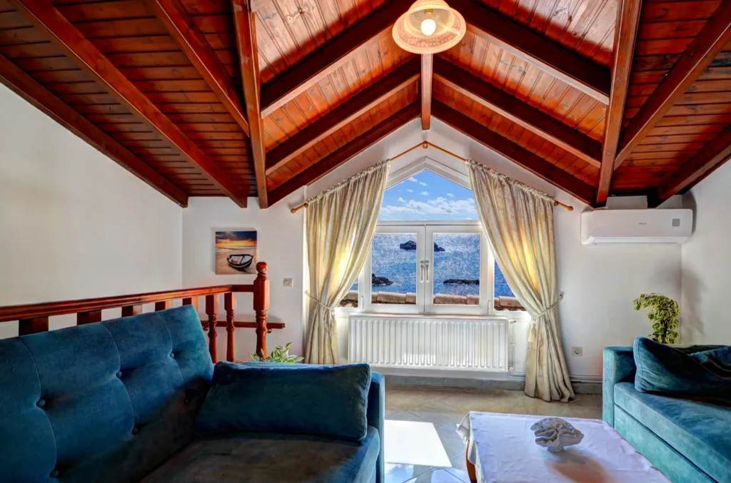 Yiannis Beachfront Apartment in Paleokastritsa