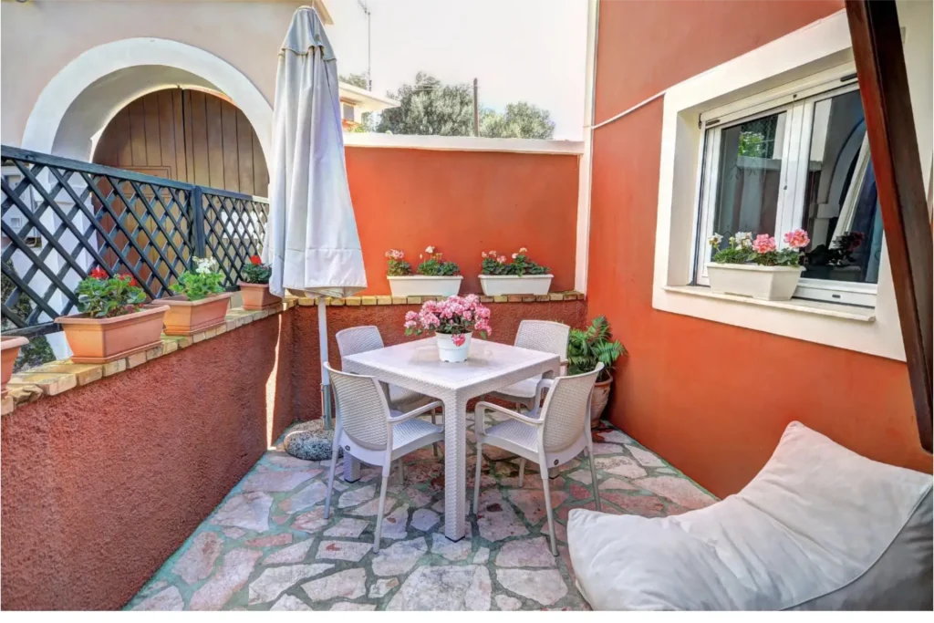 Yiannis Beachfront Apartment in Paleokastritsa