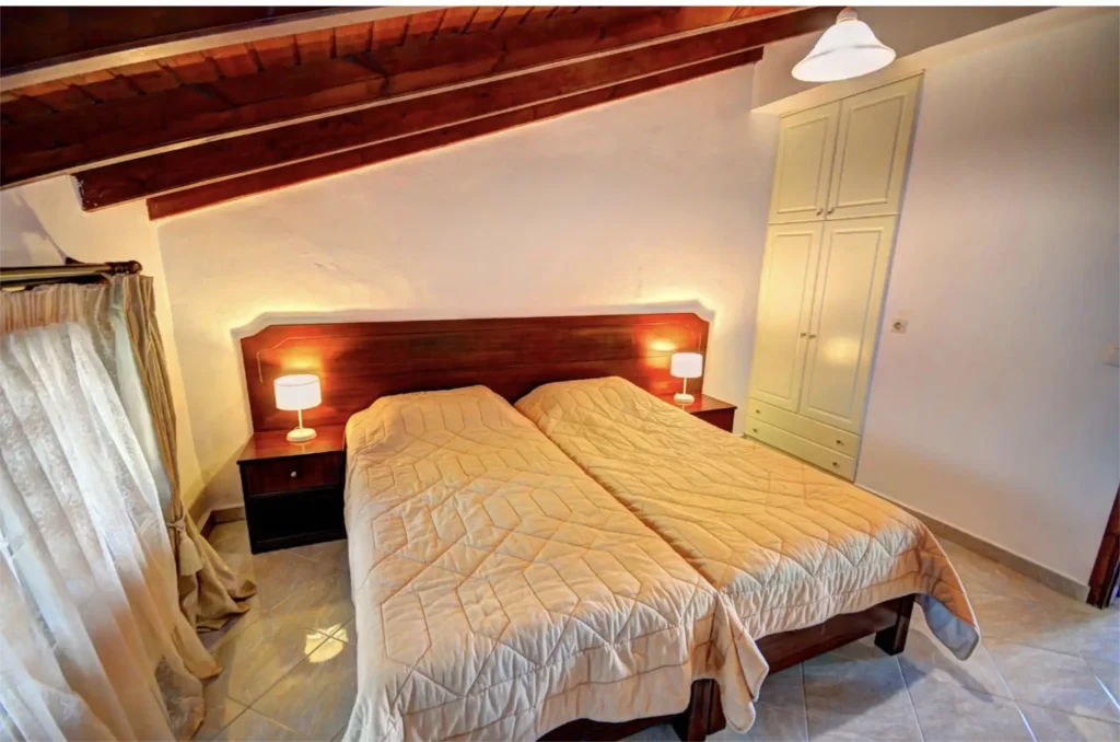 Yiannis Beachfront Apartment in Paleokastritsa