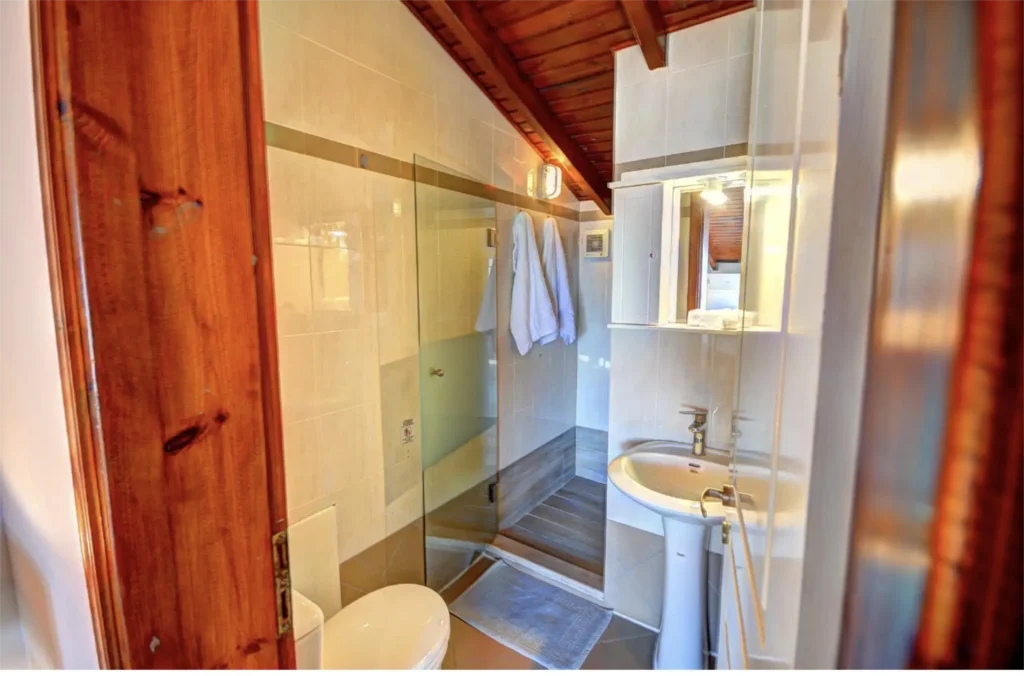 Yiannis Beachfront Apartment in Paleokastritsa