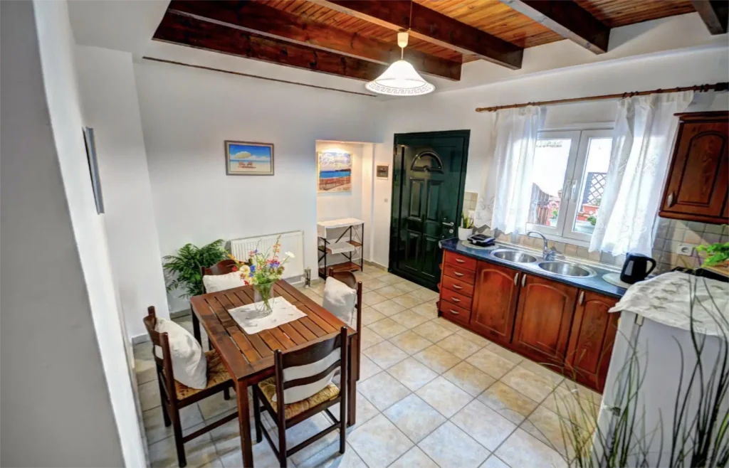 Yiannis Beachfront Apartment in Paleokastritsa