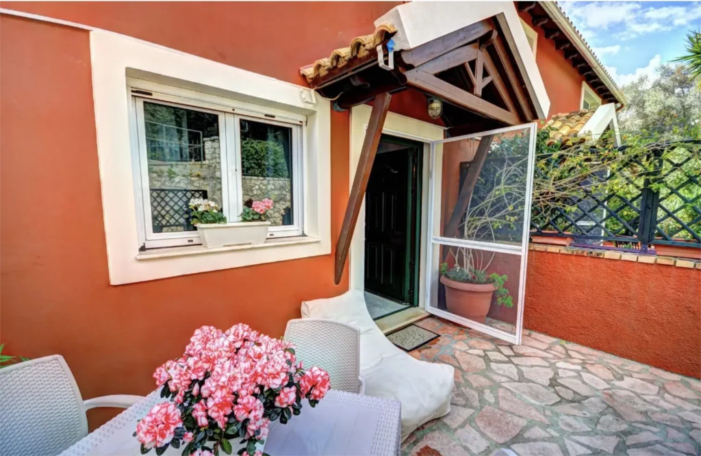 Yiannis Beachfront Apartment in Paleokastritsa